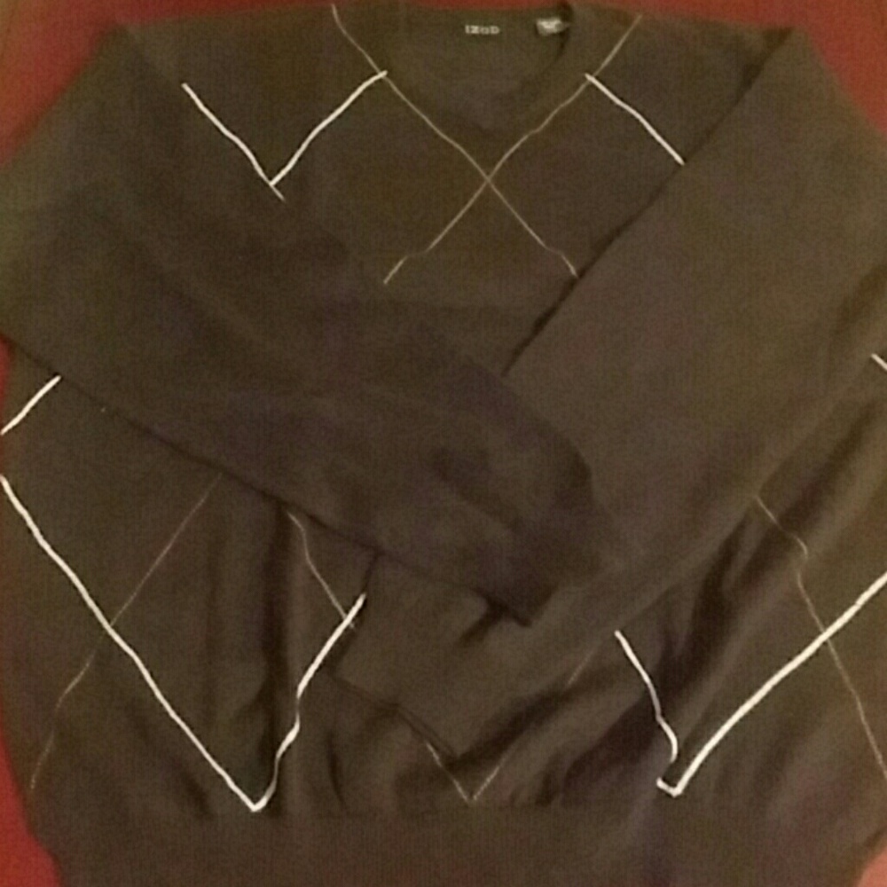 New 100% cotton V Neck IZod Sweater. Size M.